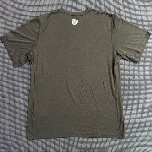 Nike Tampa Bay Buccaneers NFL Dri Fit Training Shirt Mens Large Gray Red Logo - Picture 5 of 6